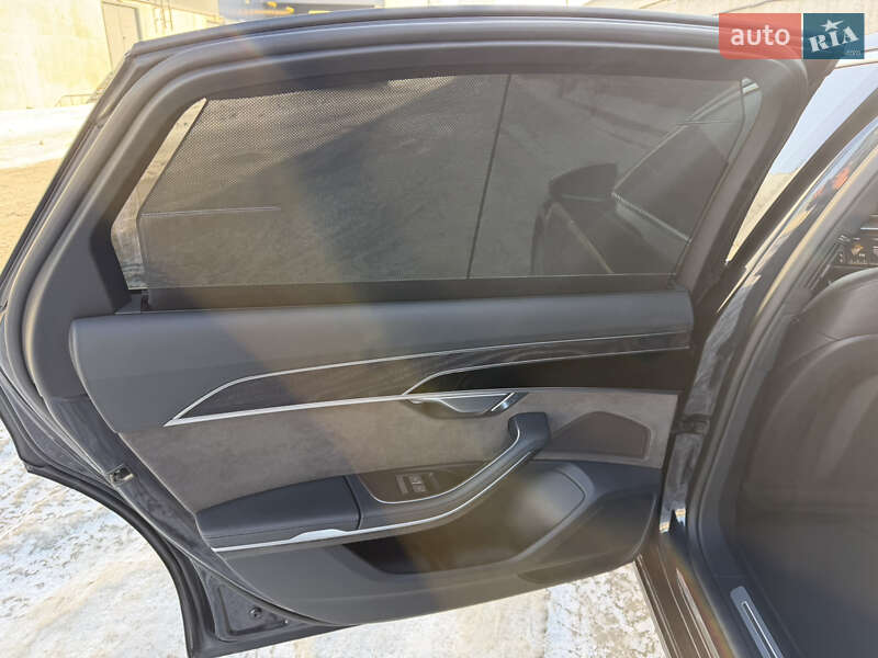 Седан Audi A8 2021 в Киеве