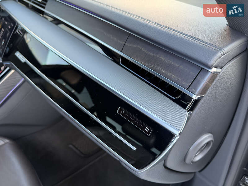 Седан Audi A8 2021 в Киеве