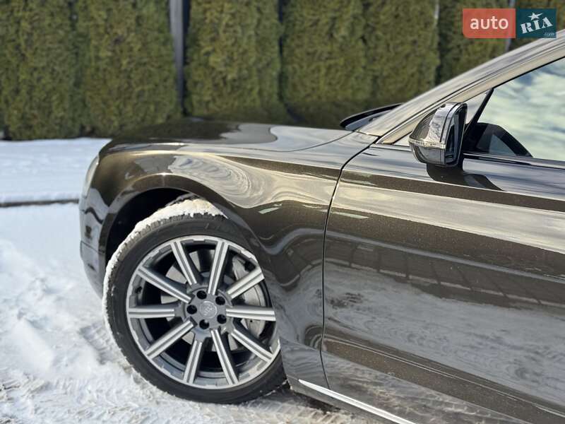 Седан Audi A8 2013 в Луцке