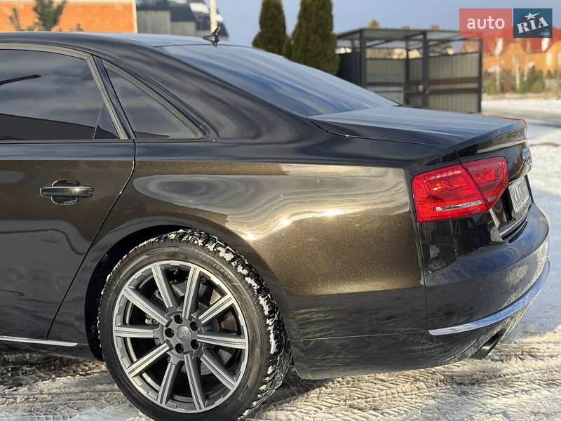 Седан Audi A8 2013 в Луцке