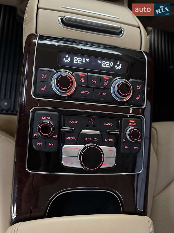 Седан Audi A8 2013 в Луцке