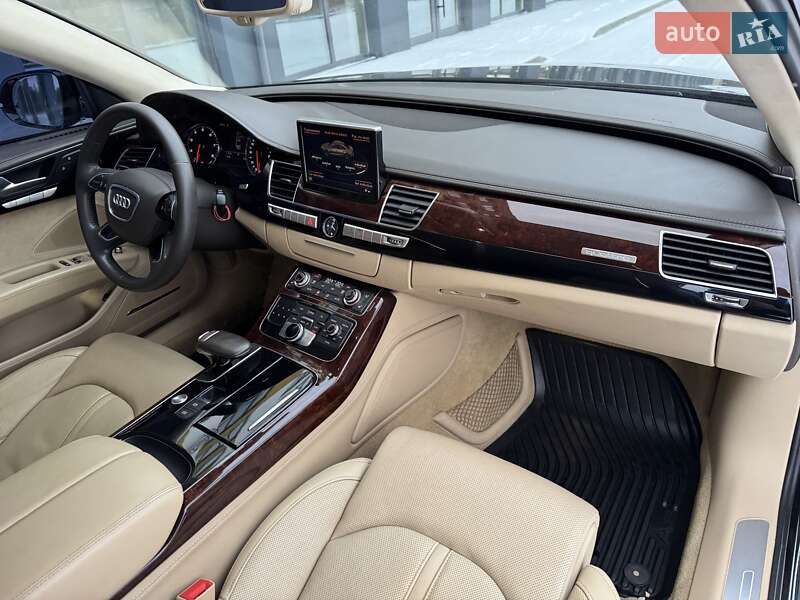 Седан Audi A8 2013 в Луцке