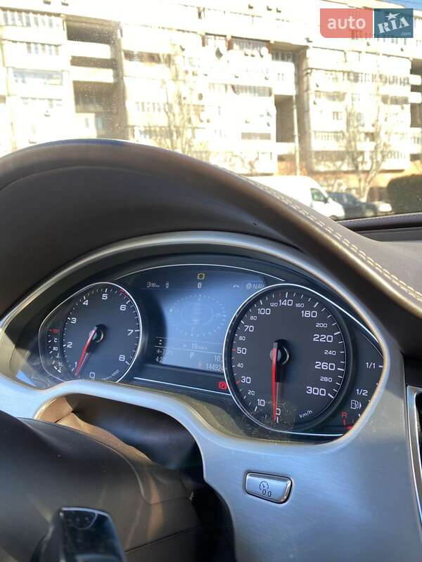 Седан Audi A8 2013 в Дніпрі
