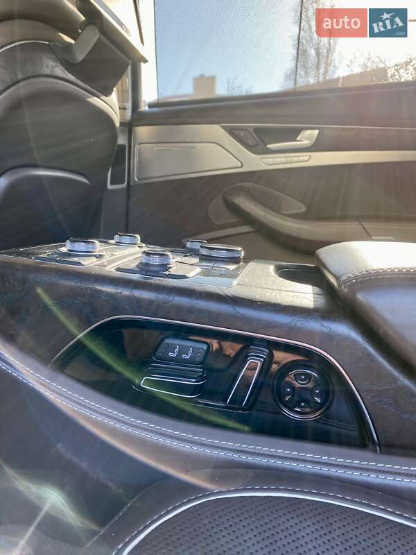 Седан Audi A8 2013 в Дніпрі
