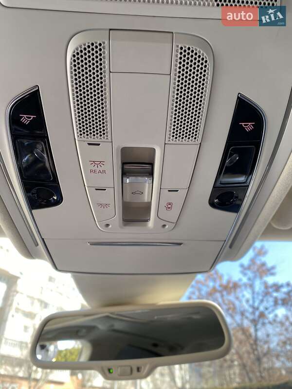 Седан Audi A8 2013 в Дніпрі
