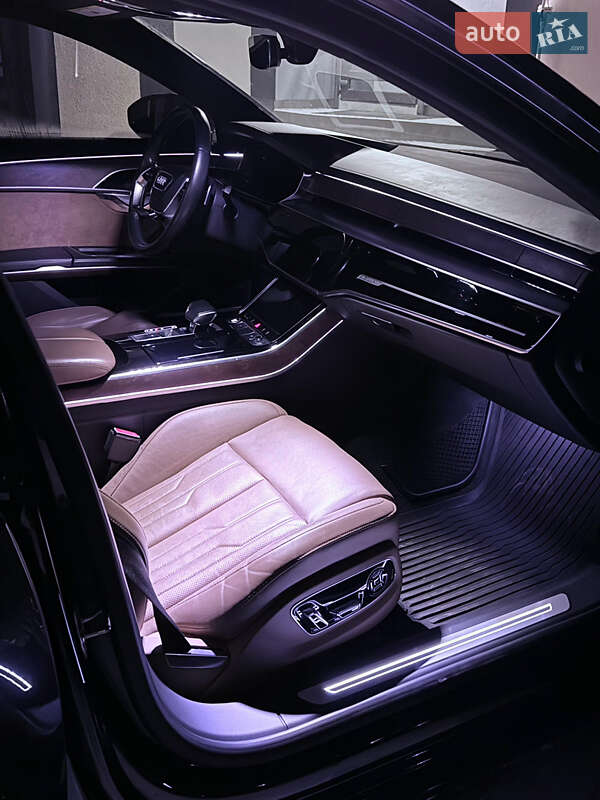 Седан Audi A8 2021 в Рівному