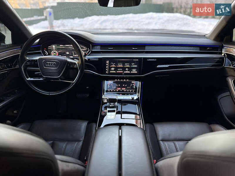 Седан Audi A8 2021 в Киеве
