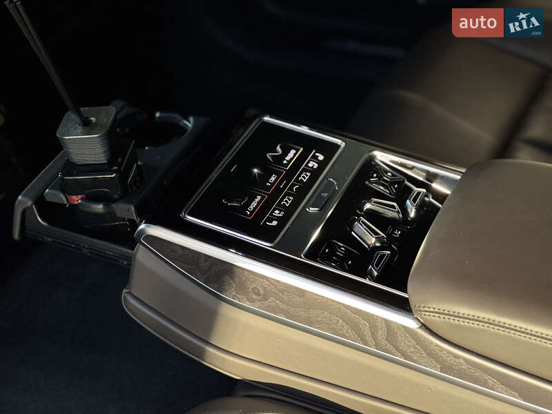 Седан Audi A8 2021 в Киеве
