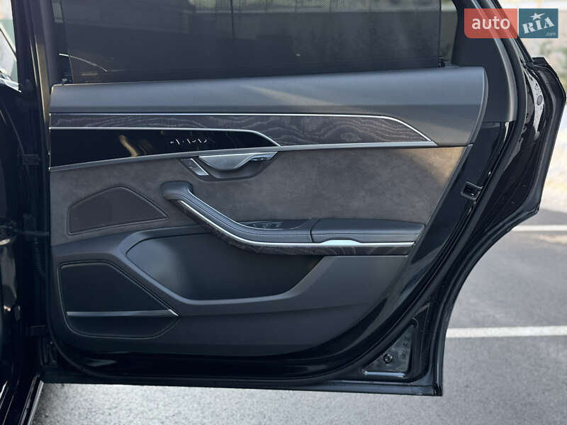Седан Audi A8 2021 в Киеве
