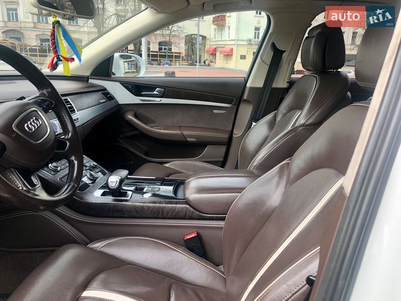 Седан Audi A8 2012 в Києві