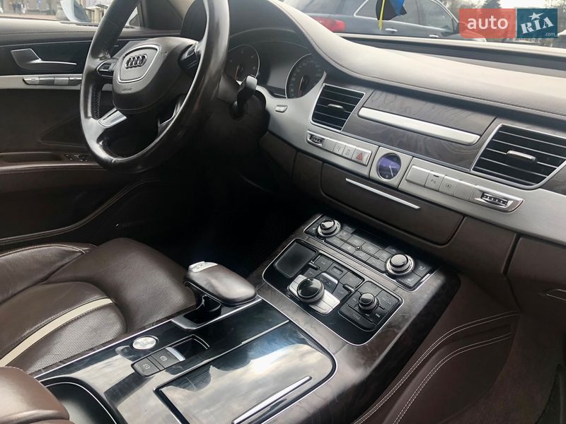 Седан Audi A8 2012 в Києві