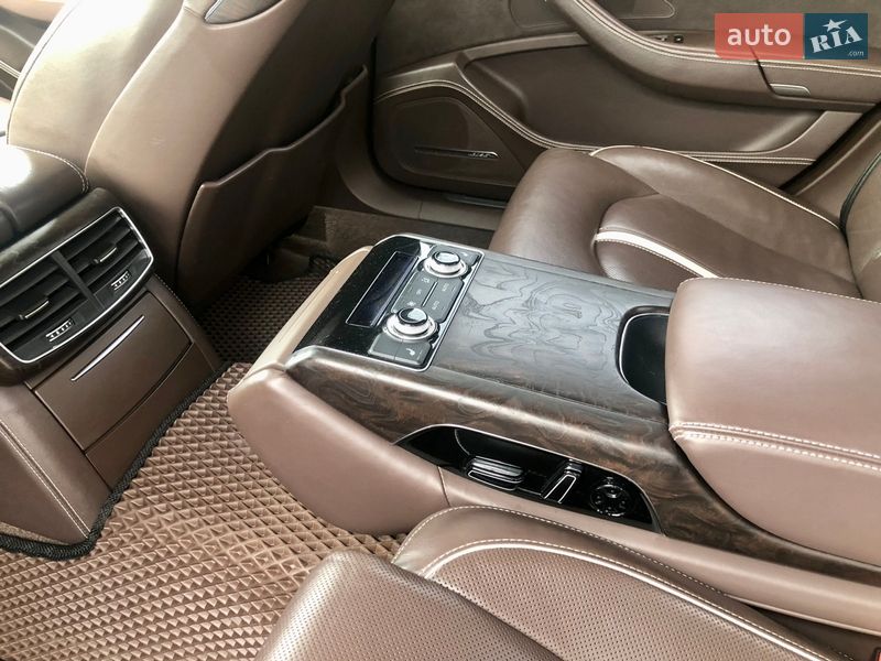 Седан Audi A8 2012 в Києві