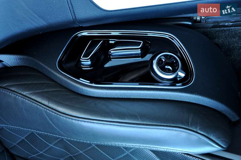 Седан Audi A8 2013 в Львові