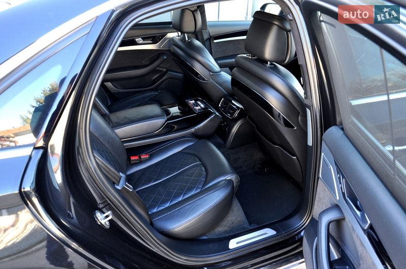 Седан Audi A8 2013 в Львові