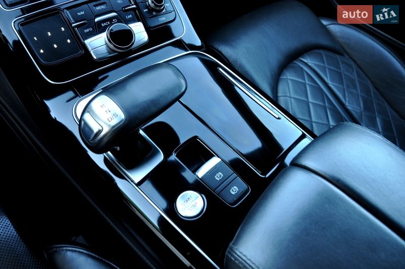 Седан Audi A8 2013 в Львові