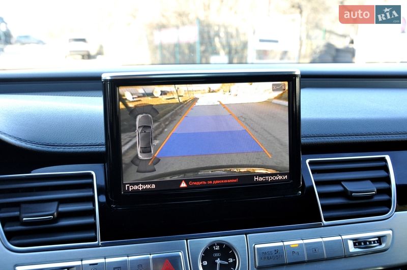 Седан Audi A8 2013 в Львові