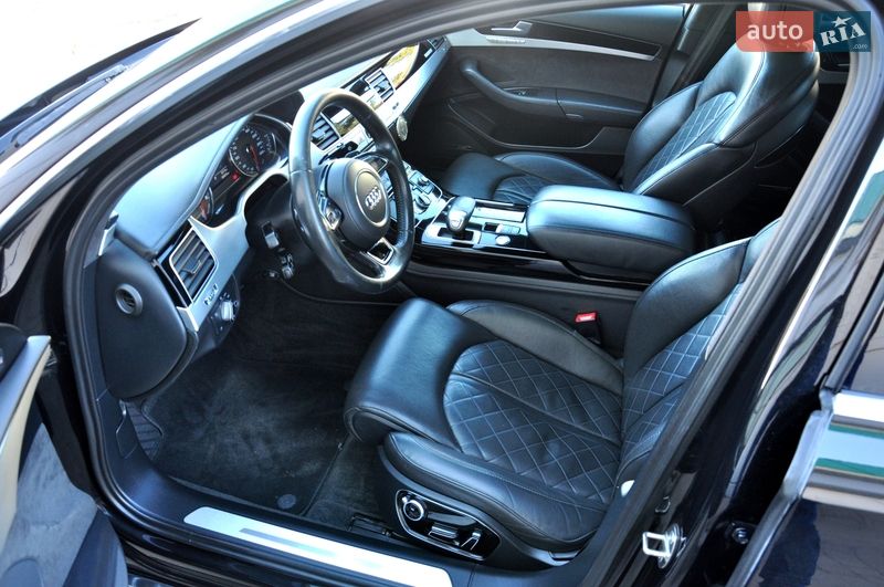 Седан Audi A8 2013 в Львові