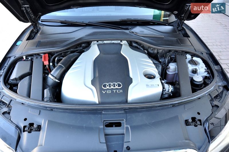 Седан Audi A8 2013 в Львові