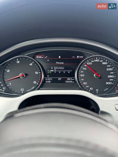 Седан Audi A8 2013 в Львові