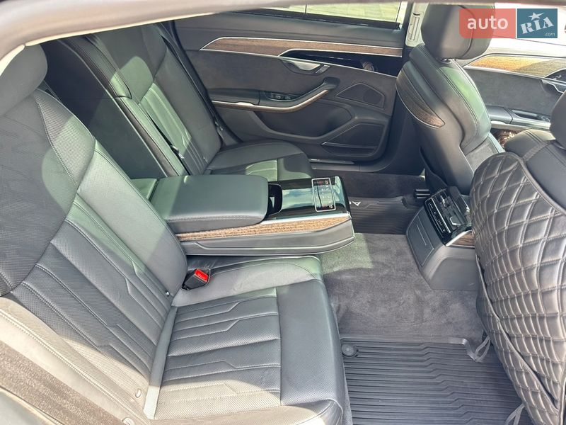 Седан Audi A8 2018 в Житомирі