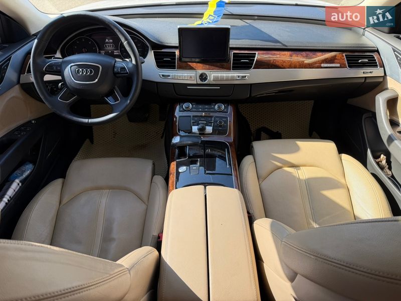 Седан Audi A8 2012 в Одесі