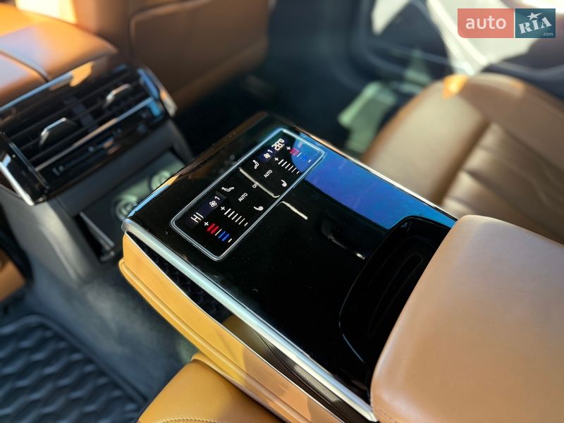 Седан Audi A8 2022 в Киеве