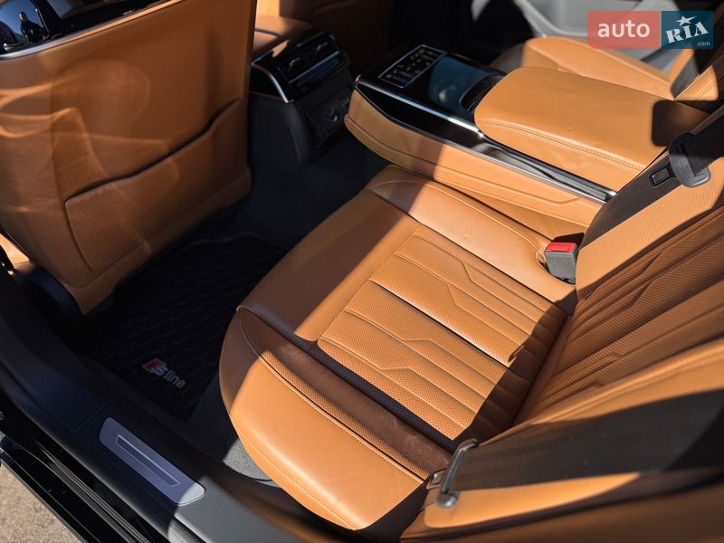 Седан Audi A8 2022 в Киеве