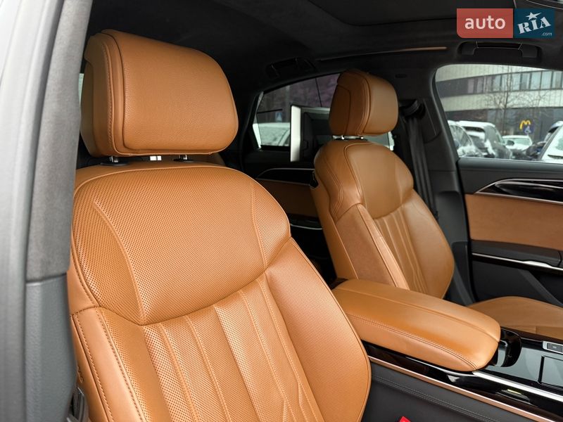 Седан Audi A8 2022 в Киеве