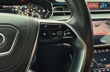 Седан Audi A8 2022 в Киеве