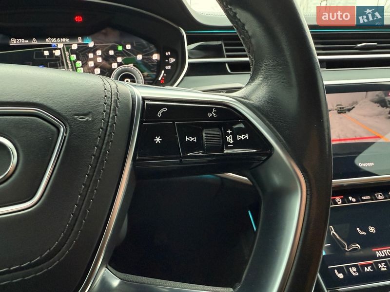 Седан Audi A8 2022 в Киеве