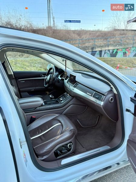 Седан Audi A8 2014 в Ужгороде
