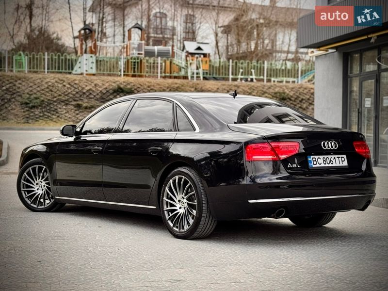 Седан Audi A8 2013 в Львове