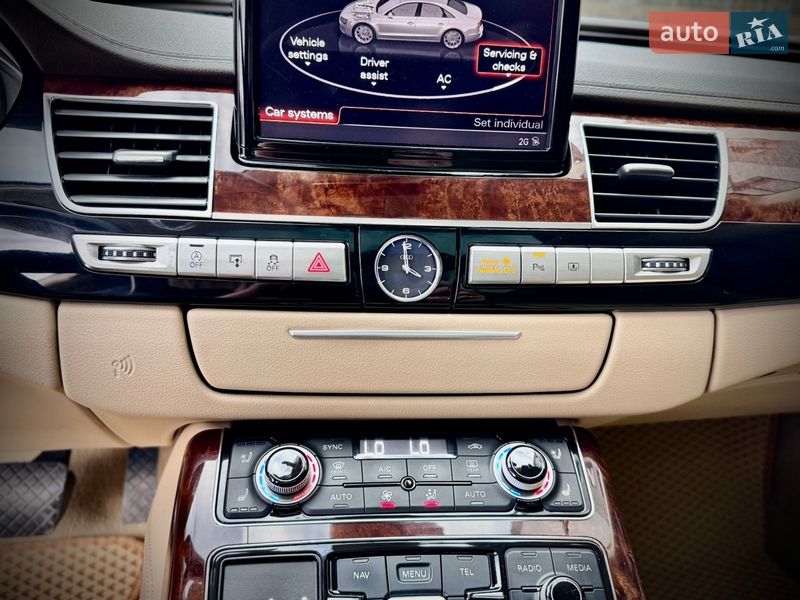 Седан Audi A8 2013 в Львове