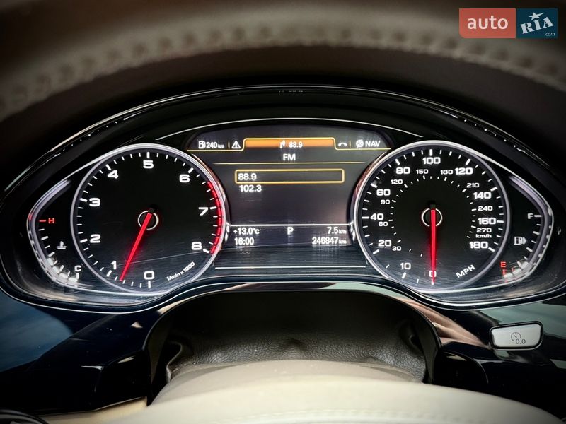 Седан Audi A8 2013 в Львове