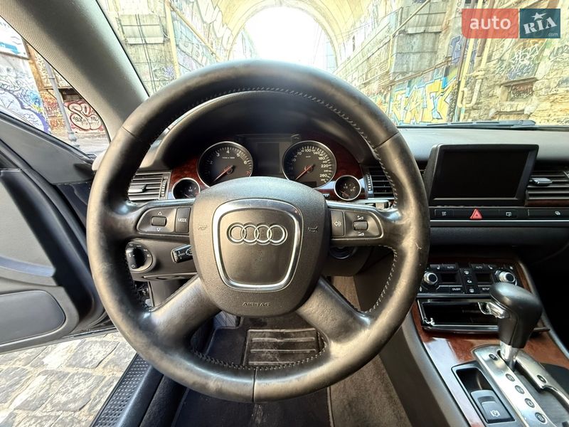Седан Audi A8 2006 в Одессе