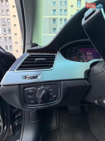 Седан Audi A8 2014 в Береговому