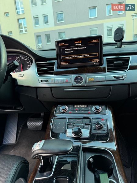 Седан Audi A8 2014 в Береговому