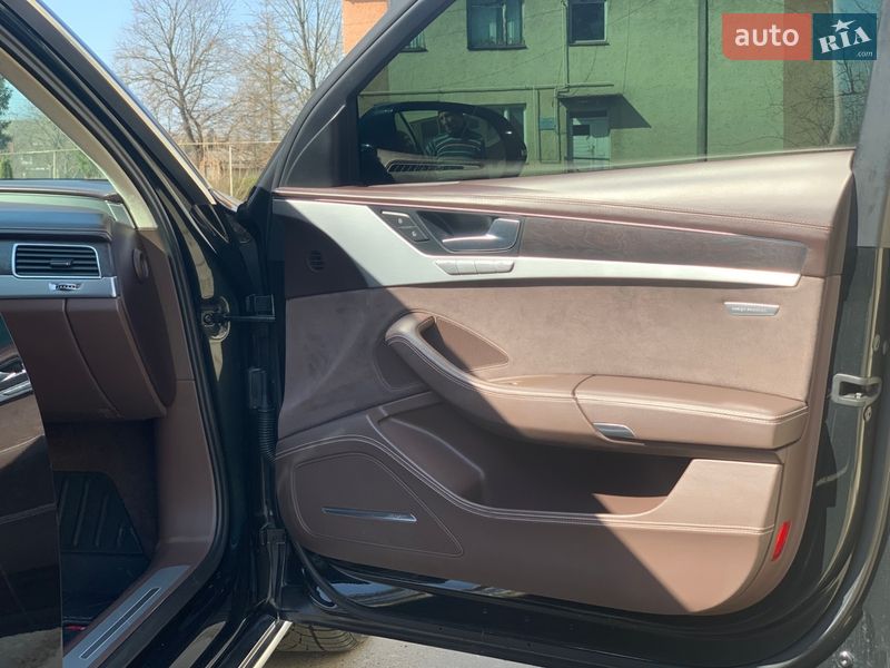 Седан Audi A8 2012 в Черновцах