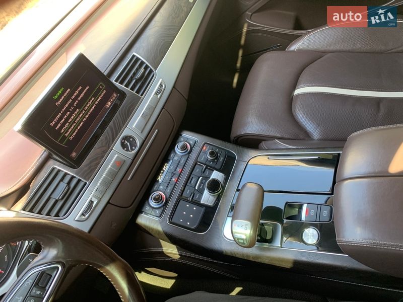 Седан Audi A8 2012 в Черновцах