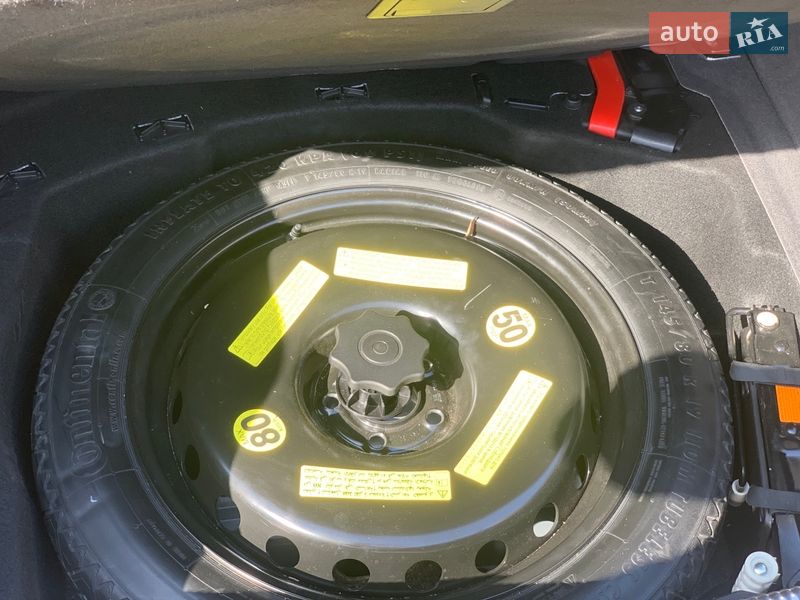 Седан Audi A8 2012 в Черновцах