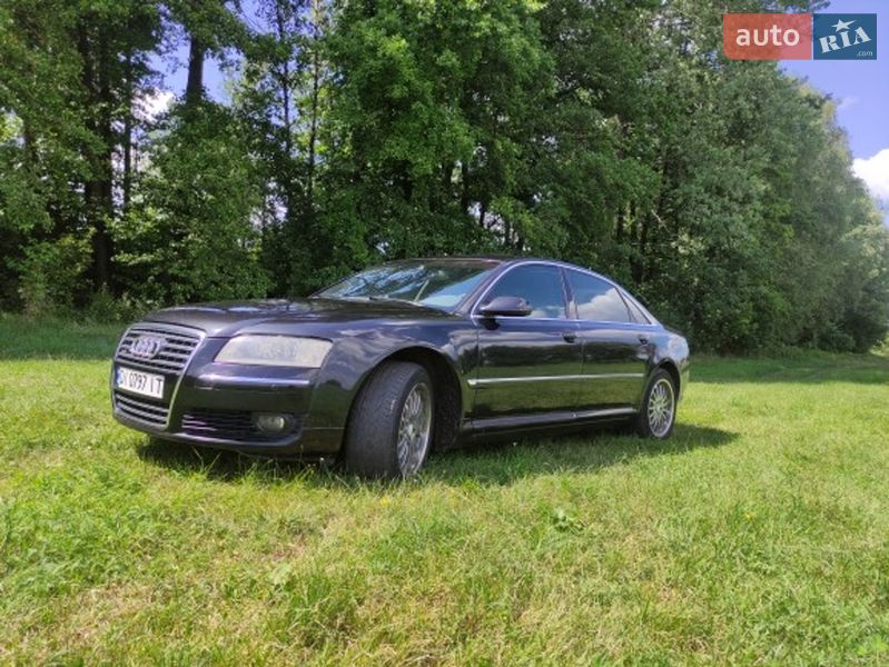 Седан Audi A8 2004 в Зенькове