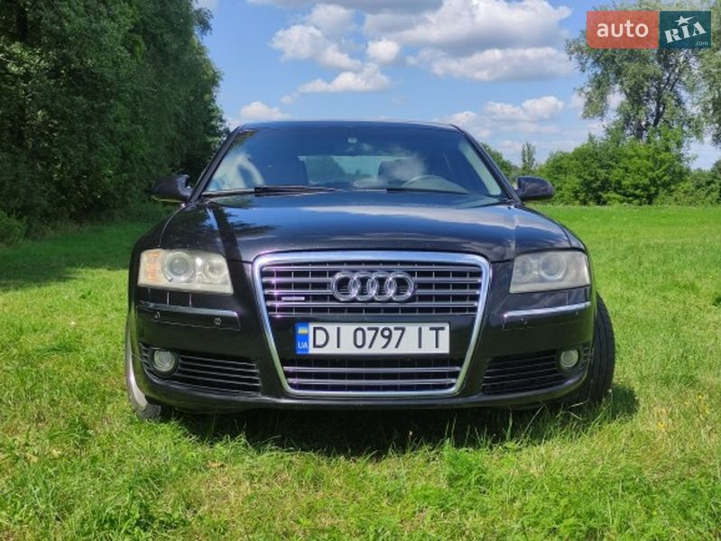Седан Audi A8 2004 в Зенькове