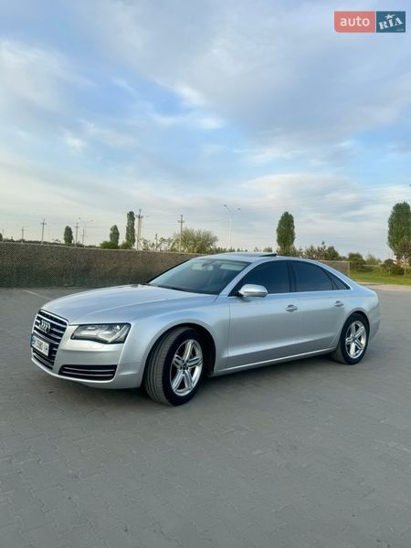 Седан Audi A8 2012 в Вараші