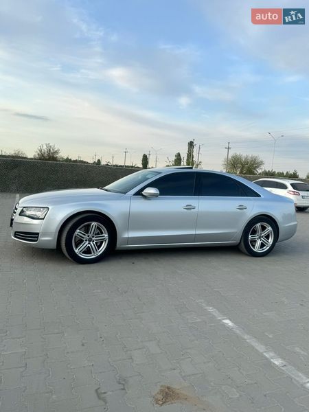 Седан Audi A8 2012 в Вараші