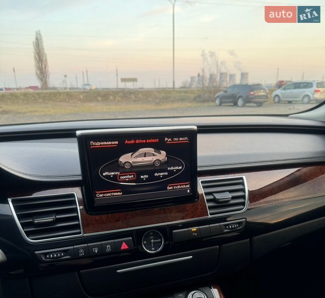Седан Audi A8 2012 в Вараші