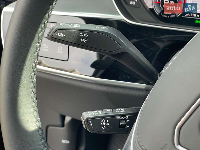 Седан Audi A8 2025 в Києві