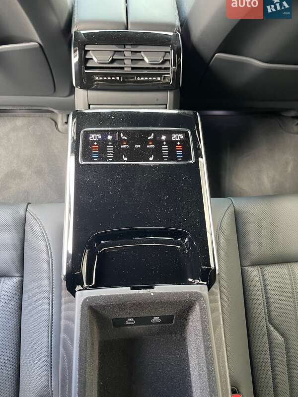 Седан Audi A8 2025 в Києві