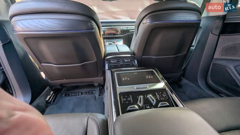 Седан Audi A8 2020 в Ровно