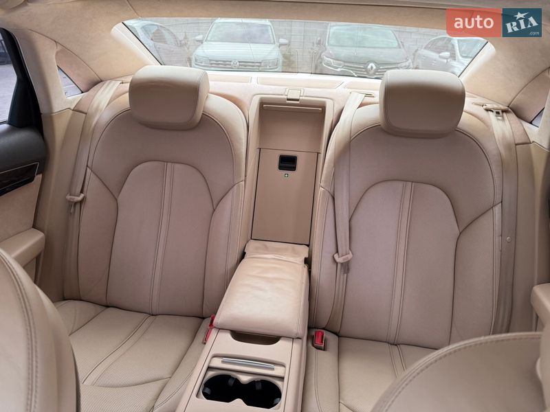 Седан Audi A8 2011 в Рівному
