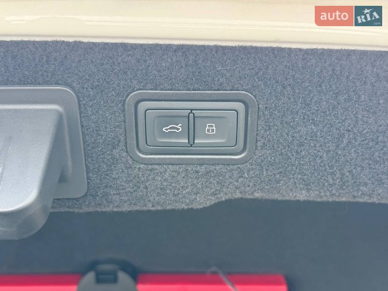 Седан Audi A8 2020 в Хмельницькому
